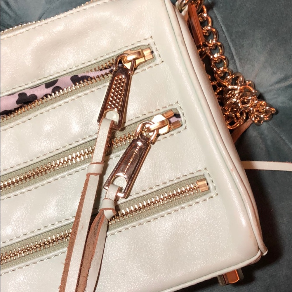Crossbody zipper pull bag